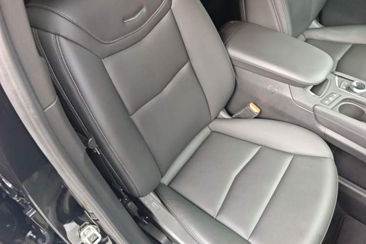 Used Cadillac XT5 2022 2.0T Four-Wheel Drive Luxury Version Right Front Seat