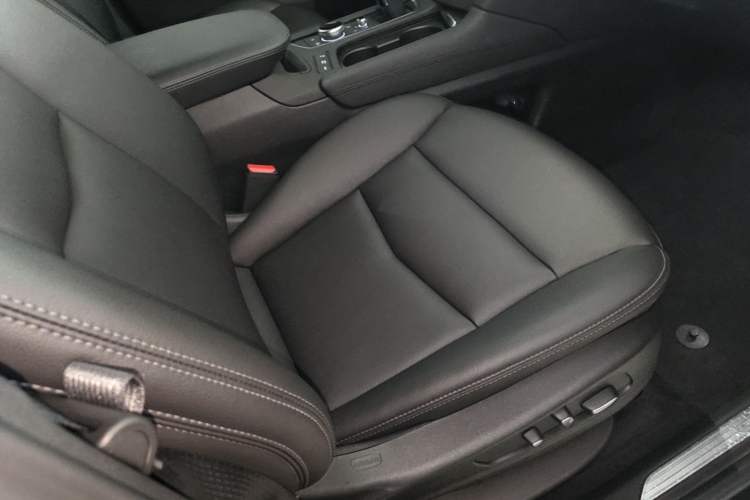 Used Cadillac XT5 2022 2.0T Two-Wheel Drive Luxury Version Right Front Seat