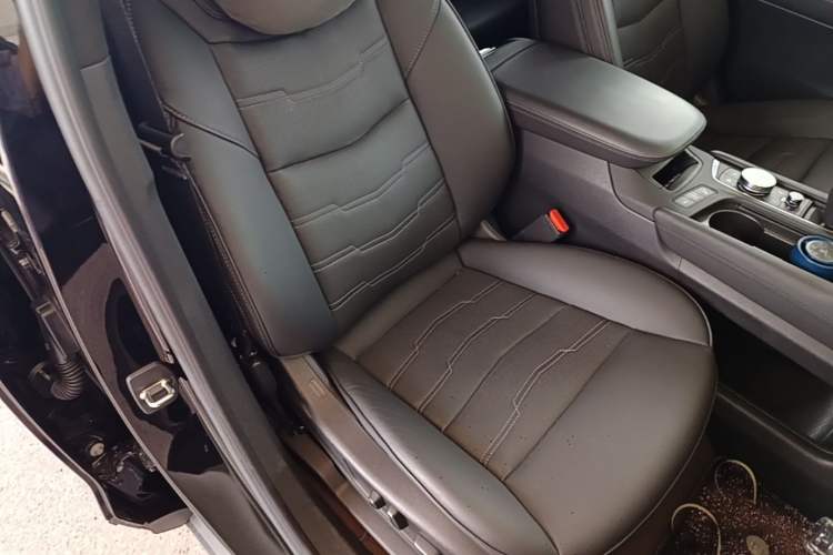 Used Cadillac XT5 2022 2.0T Four-Wheel Drive Platinum Edition Right Front Seat