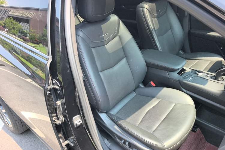 Used Cadillac XT5 2022 2.0T Four-Wheel Drive Luxury Version (Hummingbird Edition) Right Front Seat