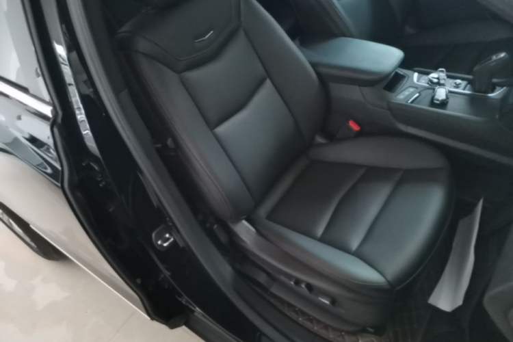 Used Cadillac XT5 2022 2.0T Two-Wheel Drive Luxury Version Right Front Seat