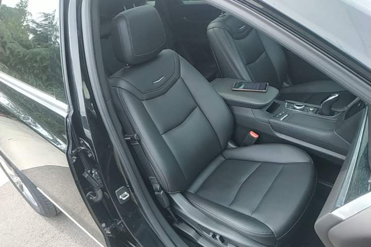 Used Cadillac XT5 2022 2.0T Two-Wheel Drive Luxury Version Right Front Seat