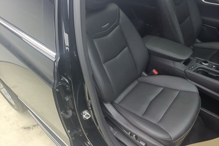 Used Cadillac XT5 2022 2.0T Four-Wheel Drive Luxury Version Right Front Seat