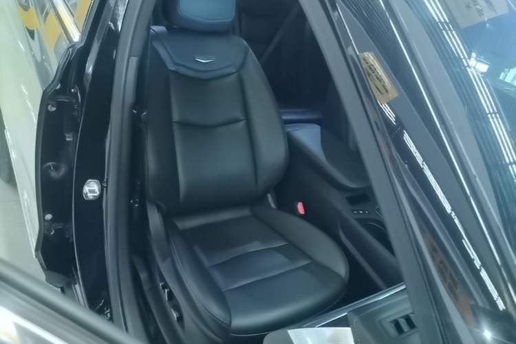 Used Cadillac XT5 2022 2.0T Two-Wheel Drive Luxury Version Right Front Seat