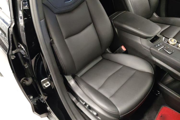 Used Cadillac XT5 2022 2.0T Two-Wheel Drive Luxury Version Right Front Seat