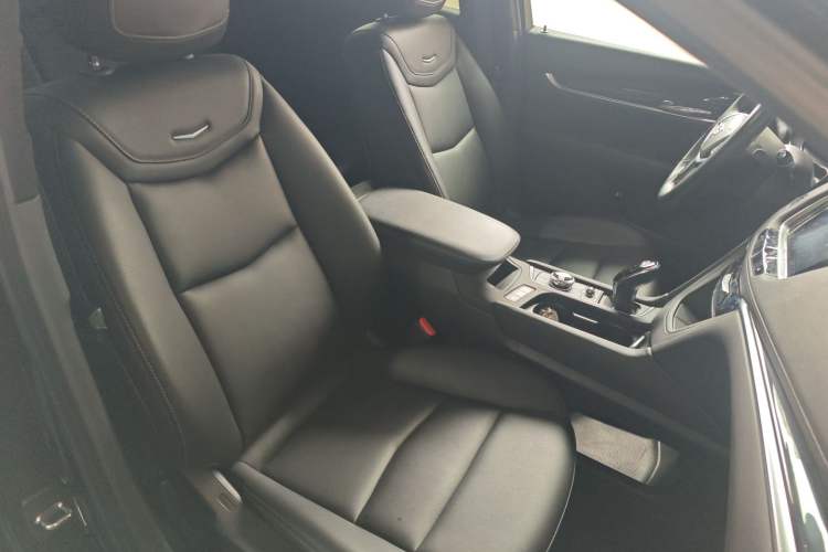Used Cadillac XT5 2022 2.0T Two-Wheel Drive Luxury Version Right Front Seat