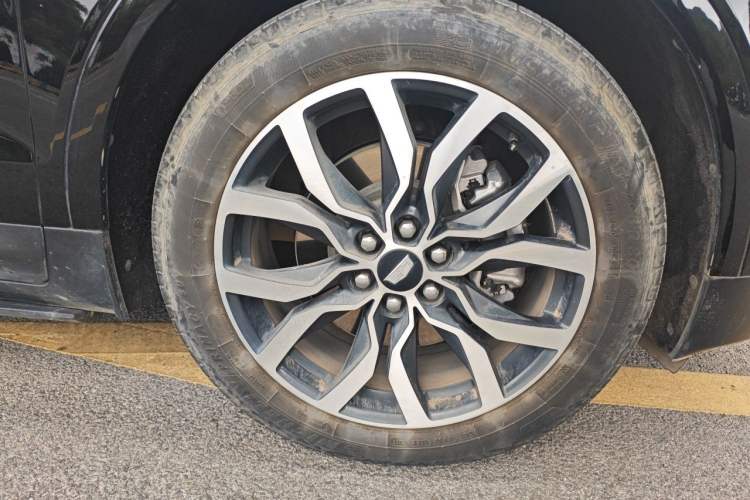 Used Cadillac XT5 2022 2.0T Four-Wheel Drive Luxury Version (Hummingbird Edition) Right Front Wheel Hub
