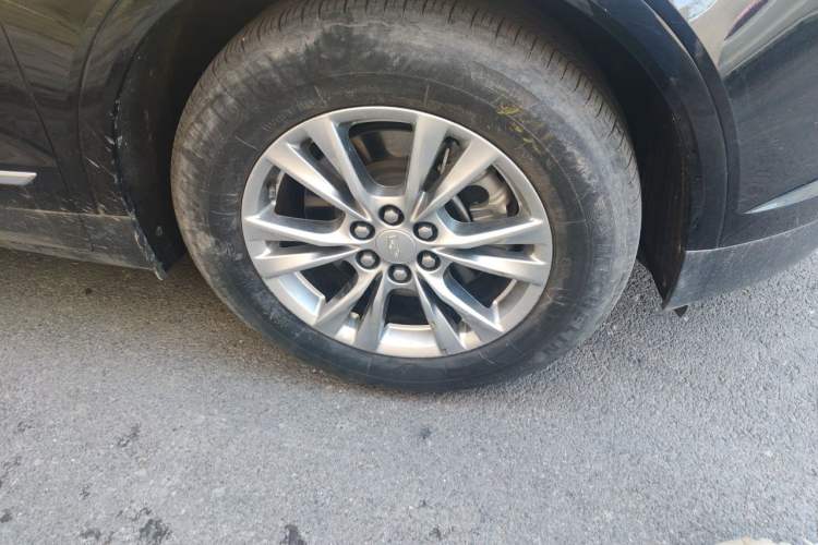 Used Cadillac XT5 2022 2.0T Two-Wheel Drive Luxury Version Right Front Wheel Hub