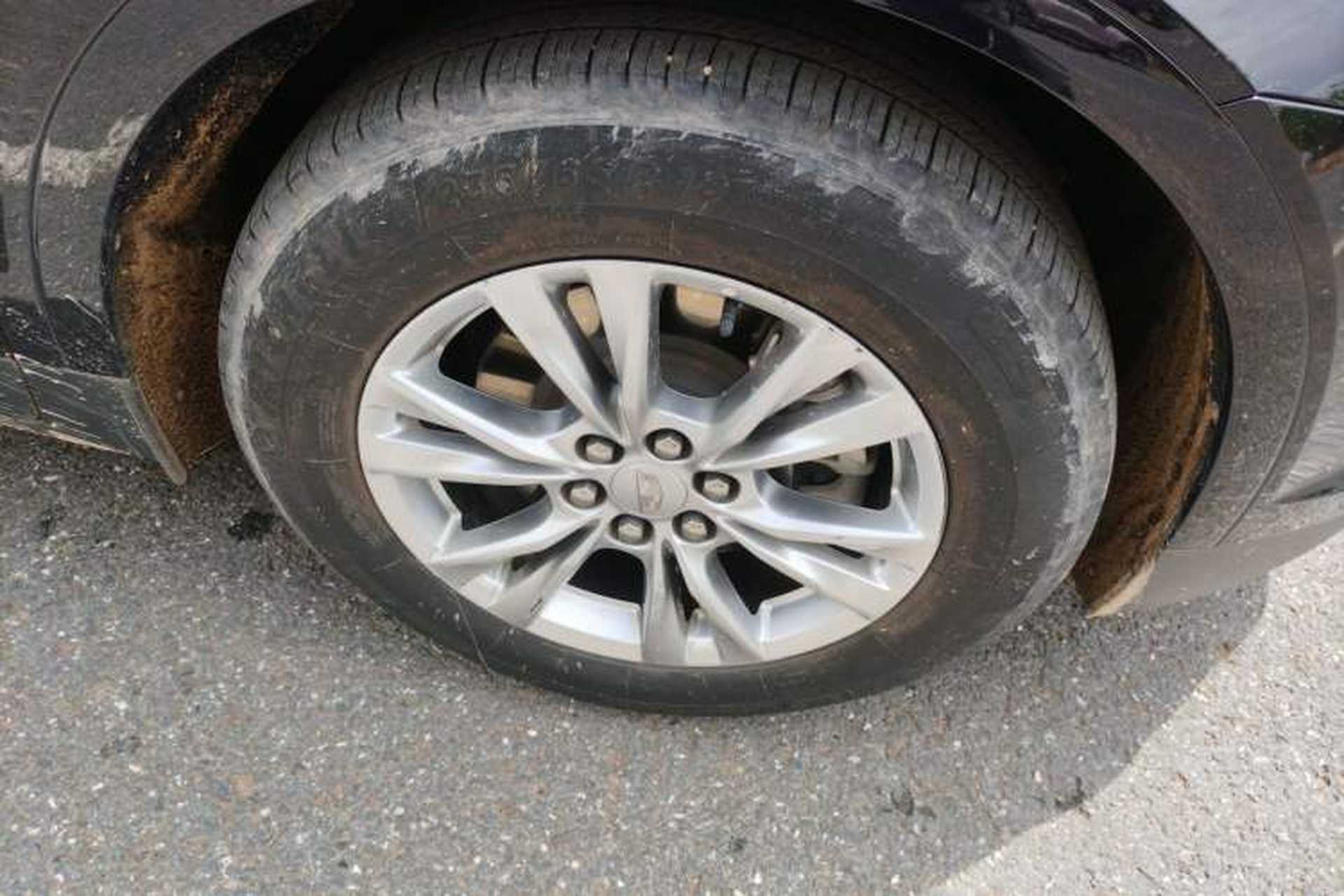 Used Cadillac XT5 2022 2.0T Two-Wheel Drive Luxury Version Right Front Wheel Hub