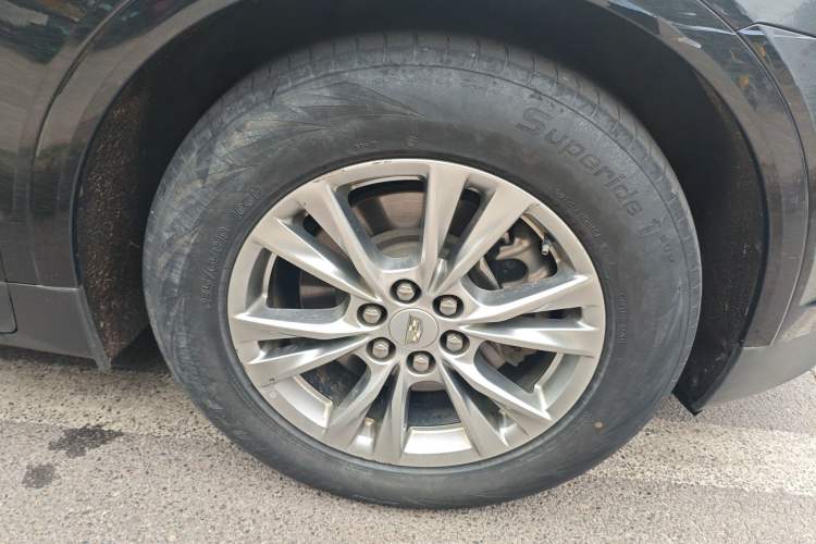 Used Cadillac XT5 2022 2.0T Two-Wheel Drive Luxury Version Right Front Wheel Hub