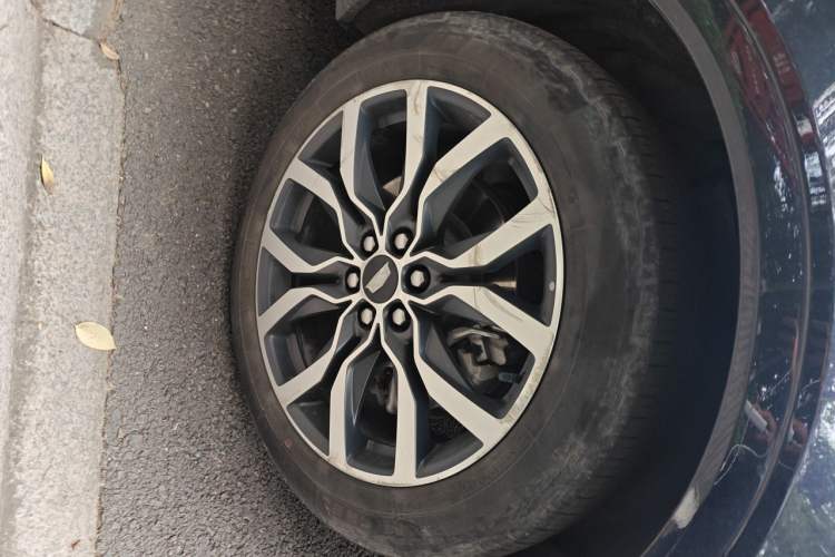 Used Cadillac XT5 2022 2.0T Four-Wheel Drive Luxury Version (Hummingbird Edition) Right Front Wheel Hub