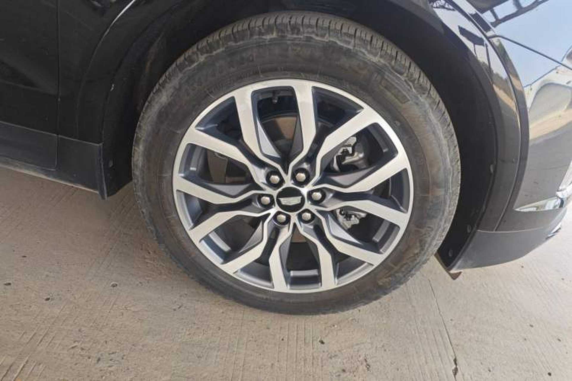 Used Cadillac XT5 2022 2.0T Four-Wheel Drive Luxury Version (Hummingbird Edition) Right Front Wheel Hub
