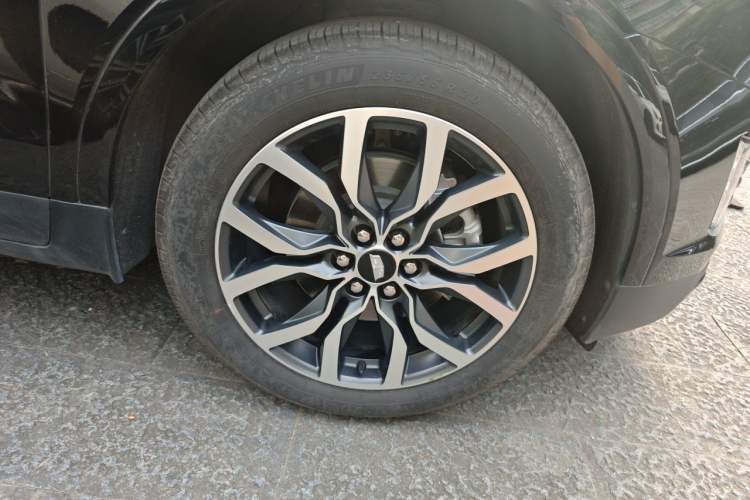 Used Cadillac XT5 2022 2.0T Four-Wheel Drive Luxury Version (Hummingbird Edition) Right Front Wheel Hub