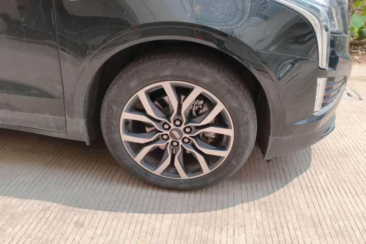 Used Cadillac XT5 2022 2.0T Four-Wheel Drive Luxury Version (Hummingbird Edition) Right Front Wheel Hub