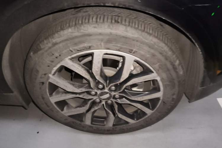Used Cadillac XT5 2022 2.0T Four-Wheel Drive Luxury Version (Hummingbird Edition) Right Front Wheel Hub