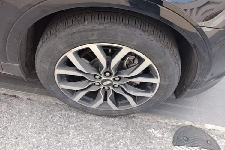 Used Cadillac XT5 2022 2.0T Four-Wheel Drive Platinum Edition Right Front Wheel Hub