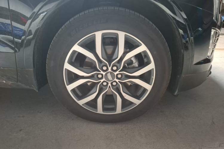 Used Cadillac XT5 2022 2.0T Four-Wheel Drive Luxury Version (Hummingbird Edition) Right Front Wheel Hub