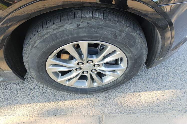 Used Cadillac XT5 2022 2.0T Four-Wheel Drive Luxury Version Right Front Wheel Hub
