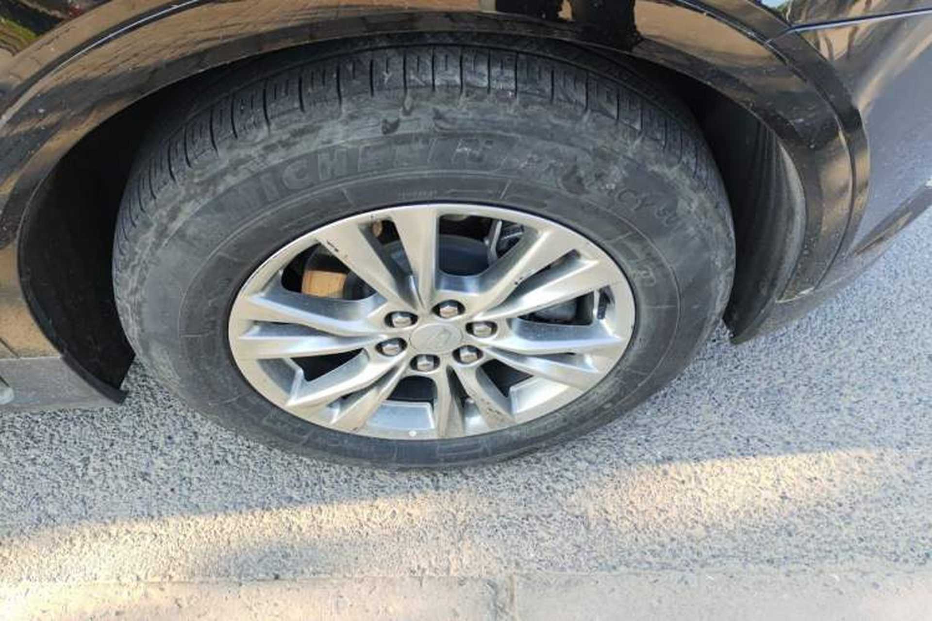 Used Cadillac XT5 2022 2.0T Four-Wheel Drive Luxury Version Right Front Wheel Hub