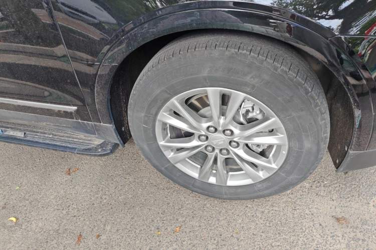 Used Cadillac XT5 2022 2.0T Four-Wheel Drive Luxury Version Right Front Wheel Hub