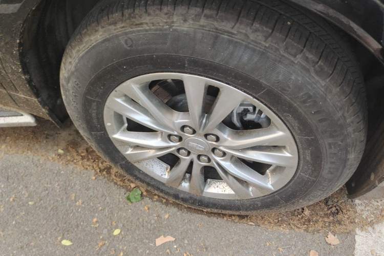 Used Cadillac XT5 2022 2.0T Two-Wheel Drive Luxury Version Right Front Wheel Hub