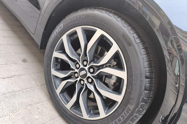 Used Cadillac XT5 2022 2.0T Four-Wheel Drive Luxury Version (Hummingbird Edition) Right Front Wheel Hub