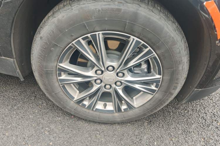 Used Cadillac XT5 2022 2.0T Two-Wheel Drive Luxury Version Right Front Wheel Hub
