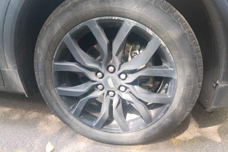 Used Cadillac XT5 2022 2.0T Four-Wheel Drive Luxury Version (Hummingbird Edition) Right Front Wheel Hub