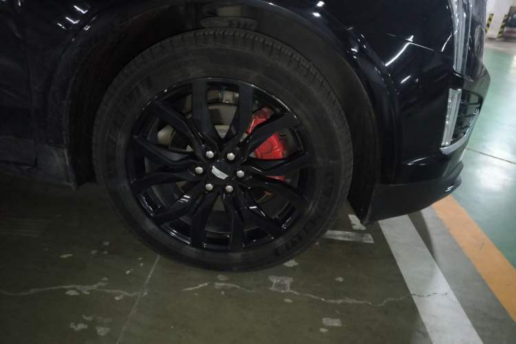 Used Cadillac XT5 2022 2.0T Four-Wheel Drive Premium Edition Right Front Wheel Hub