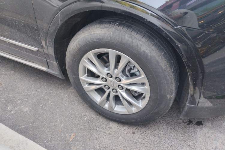 Used Cadillac XT5 2022 2.0T Two-Wheel Drive Luxury Version Right Front Wheel Hub