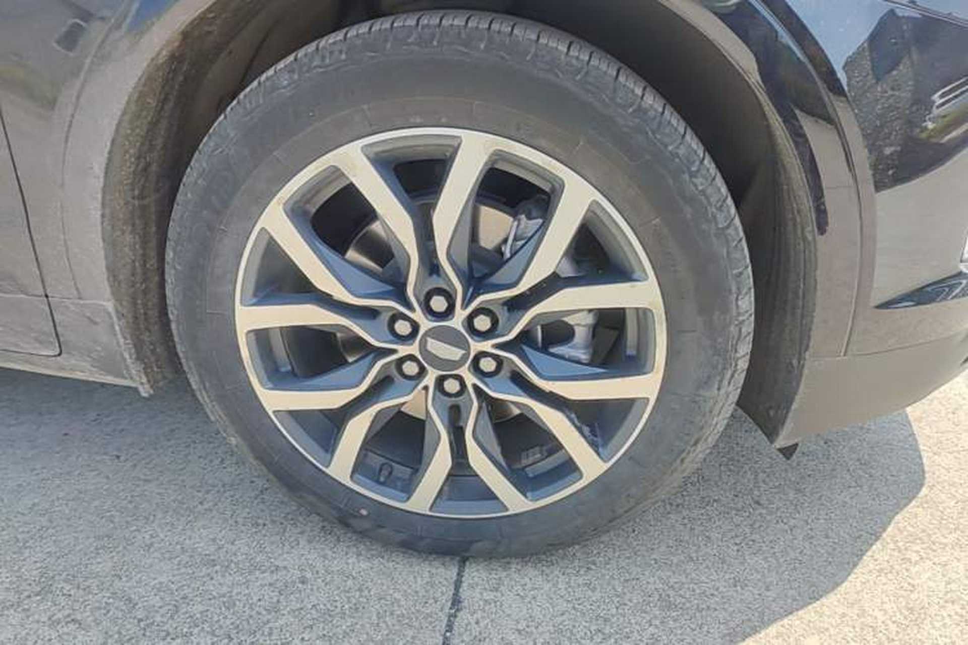 Used Cadillac XT5 2022 2.0T Four-Wheel Drive Luxury Version (Hummingbird Edition) Right Front Wheel Hub