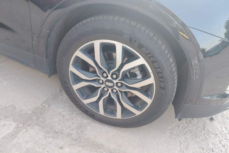 Used Cadillac XT5 2022 2.0T Four-Wheel Drive Luxury Version (Hummingbird Edition) Right Front Wheel Hub