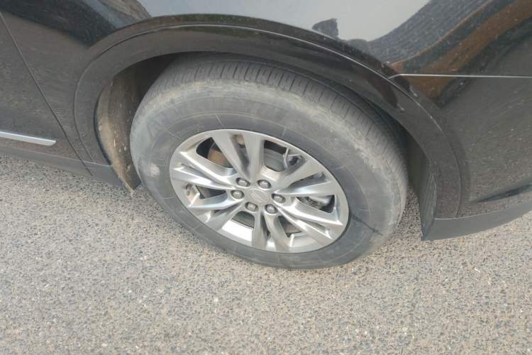 Used Cadillac XT5 2022 2.0T Two-Wheel Drive Luxury Version Right Front Wheel Hub