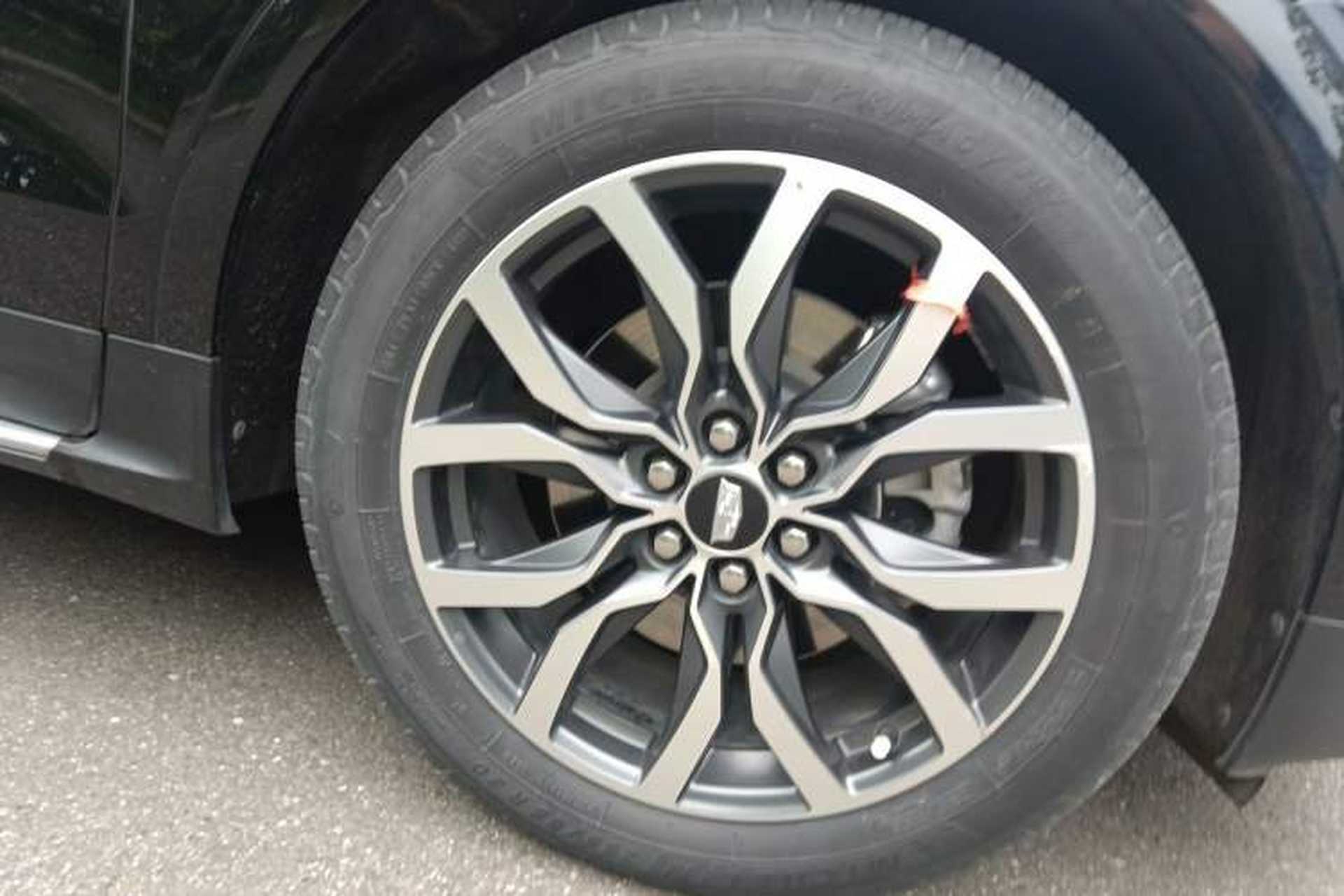 Used Cadillac XT5 2022 2.0T Four-Wheel Drive Premium Edition Right Front Wheel Hub