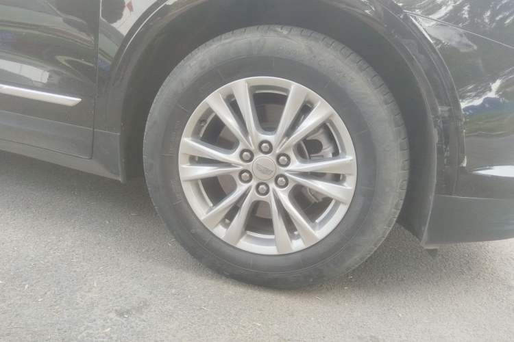 Used Cadillac XT5 2022 2.0T Two-Wheel Drive Luxury Version Right Front Wheel Hub
