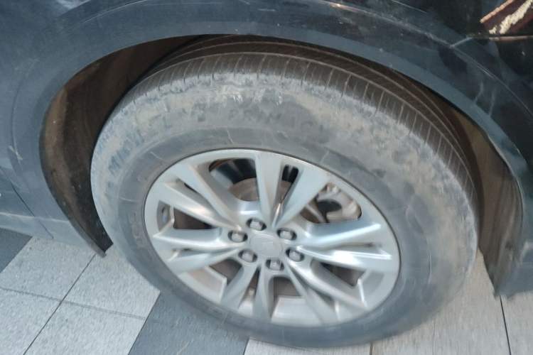 Used Cadillac XT5 2022 2.0T Two-Wheel Drive Luxury Version Right Front Wheel Hub