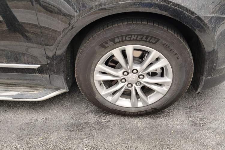 Used Cadillac XT5 2022 2.0T Two-Wheel Drive Luxury Version Right Front Wheel Hub