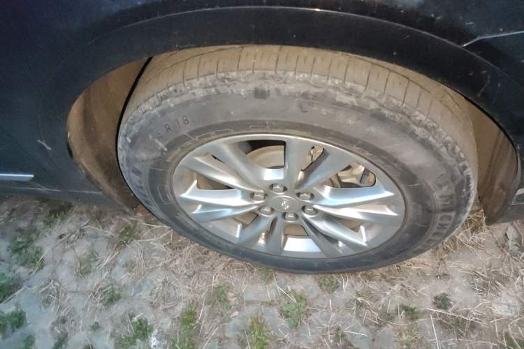 Used Cadillac XT5 2022 2.0T Two-Wheel Drive Luxury Version Right Front Wheel Hub