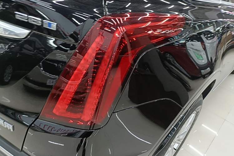 Used Cadillac XT5 2022 2.0T Two-Wheel Drive Luxury Version Right Rear Taillight