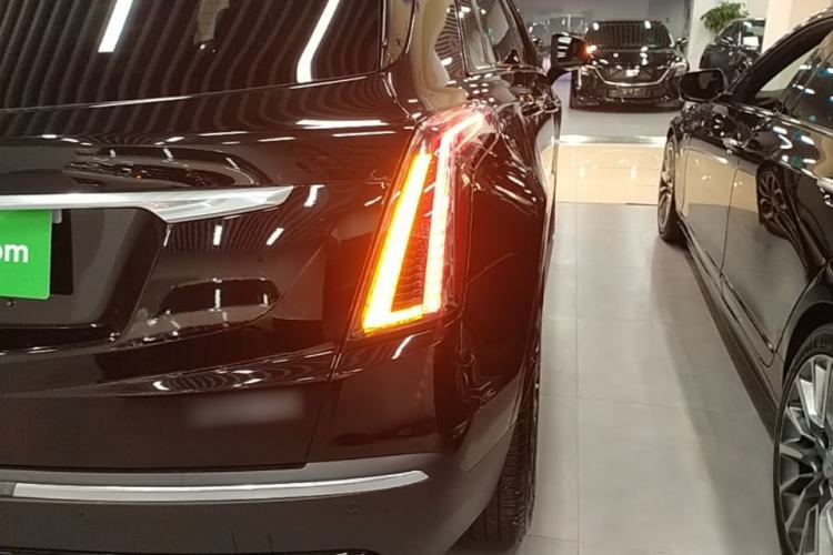 Used Cadillac XT5 2022 2.0T Four-Wheel Drive Premium Edition Right Rear Taillight