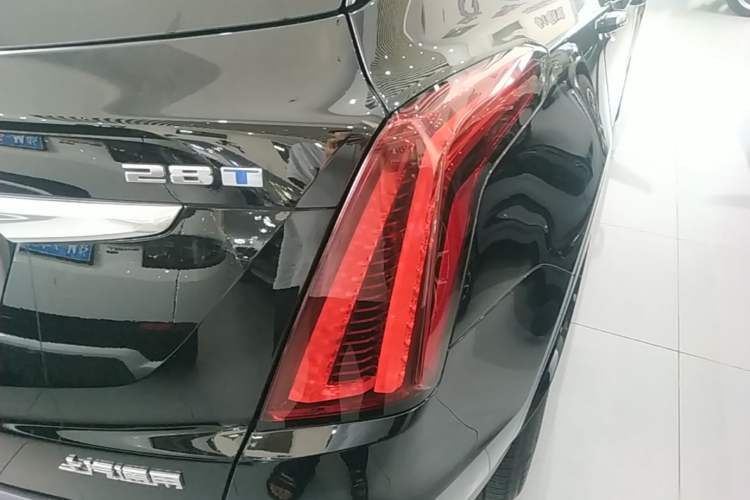 Used Cadillac XT5 2022 2.0T Two-Wheel Drive Luxury Version Right Rear Taillight