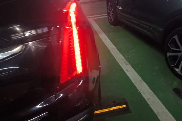 Used Cadillac XT5 2022 2.0T Two-Wheel Drive Luxury Version Right Rear Taillight