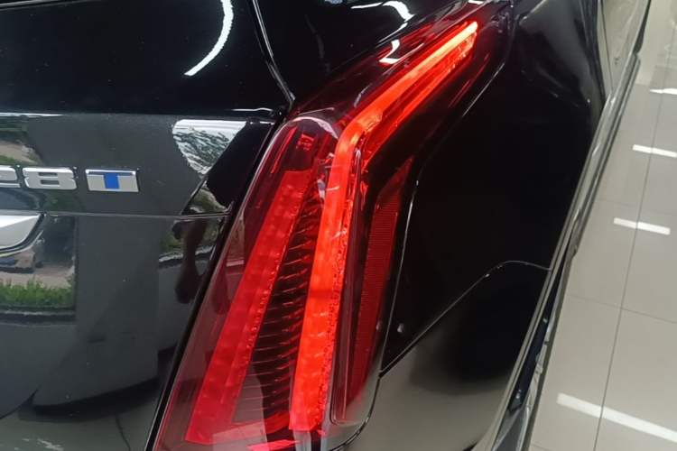 Used Cadillac XT5 2022 2.0T Two-Wheel Drive Luxury Version Right Rear Taillight