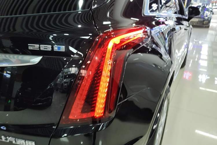 Used Cadillac XT5 2022 2.0T Two-Wheel Drive Luxury Version Right Rear Taillight