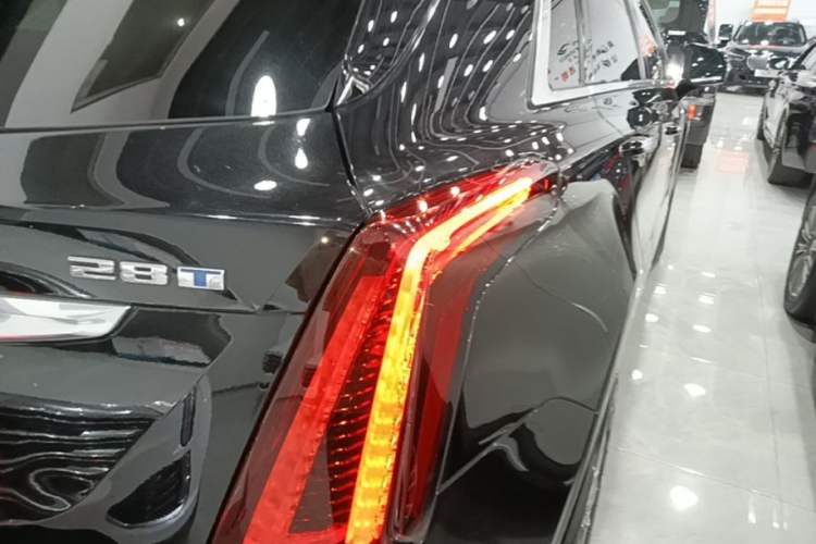 Used Cadillac XT5 2022 2.0T Two-Wheel Drive Luxury Version Right Rear Taillight
