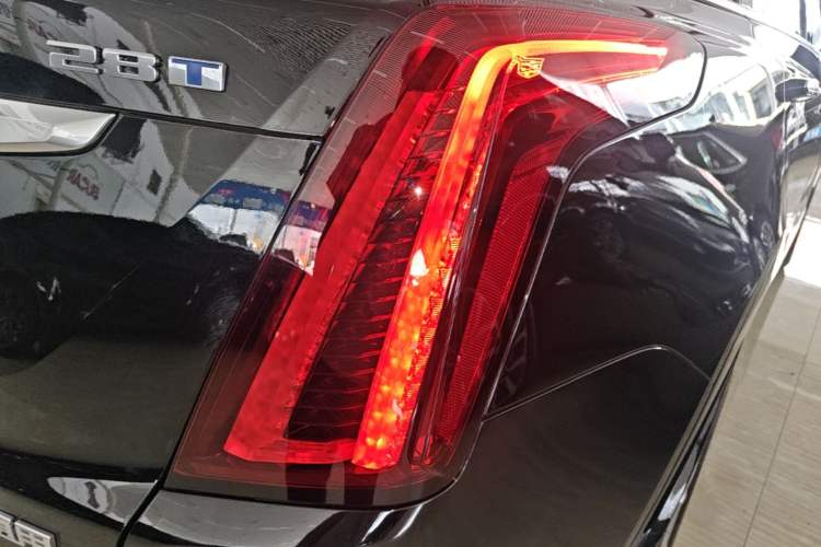 Used Cadillac XT5 2022 2.0T Two-Wheel Drive Luxury Version Right Rear Taillight