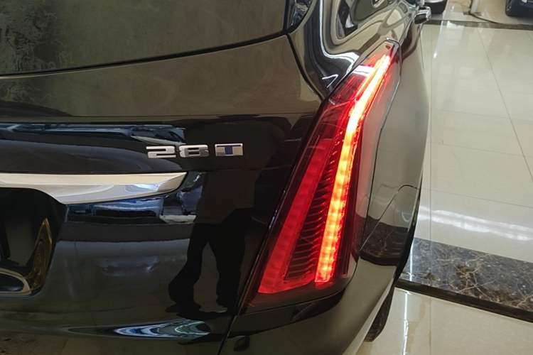 Used Cadillac XT5 2022 2.0T Two-Wheel Drive Luxury Version Right Rear Taillight