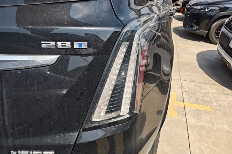 Used Cadillac XT5 2022 2.0T Four-Wheel Drive Luxury Version (Hummingbird Edition) Right Rear Taillight