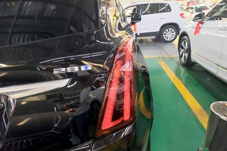 Used Cadillac XT5 2022 2.0T Two-Wheel Drive Luxury Version Right Rear Taillight