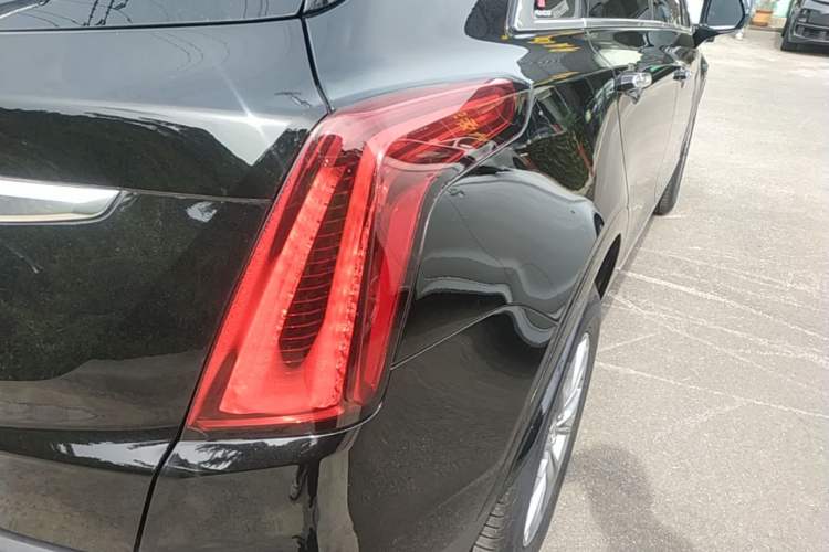 Used Cadillac XT5 2022 2.0T Two-Wheel Drive Luxury Version Right Rear Taillight